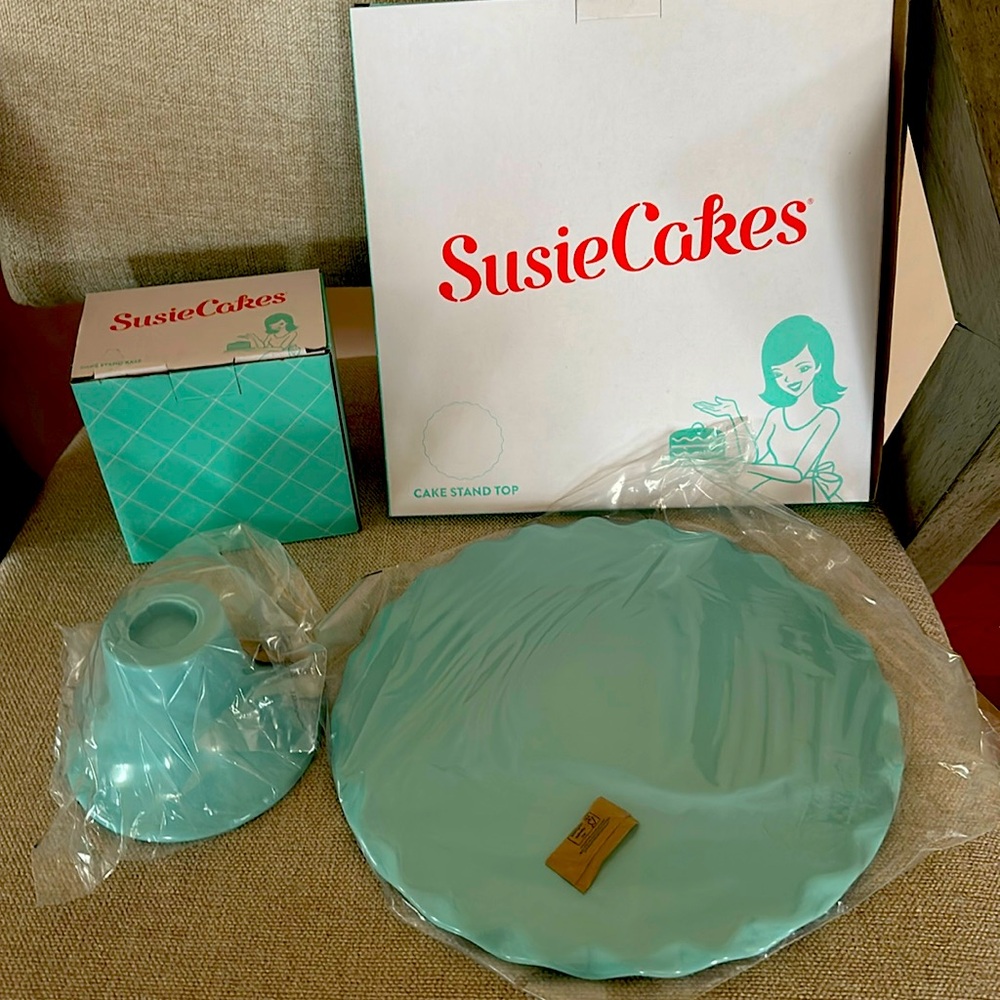 Susie Cakes stand top. New.
